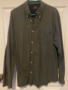 Wrangler Men's Dark Green Plaid Button-Down Shirt